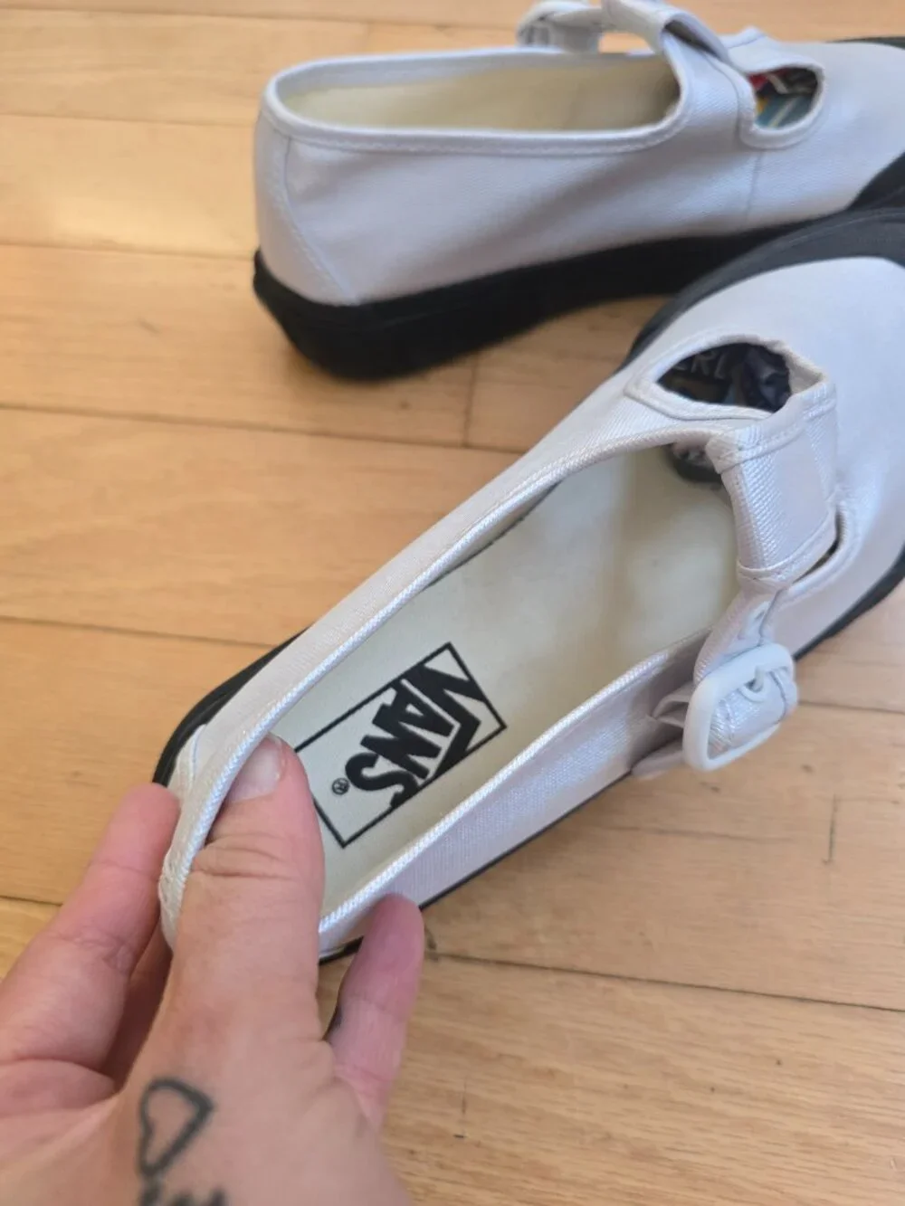 Vans | Style 93 Metallic White Canvas Mary Jane Platform Sneakerinas | WMS 8
